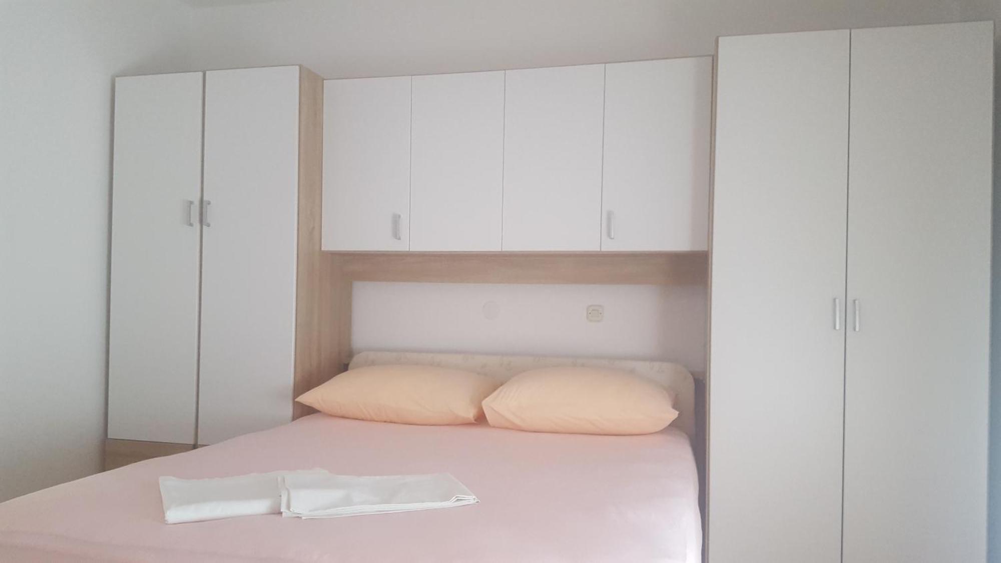 Apartmani Tonci Pag Pag Town Exteriör bild