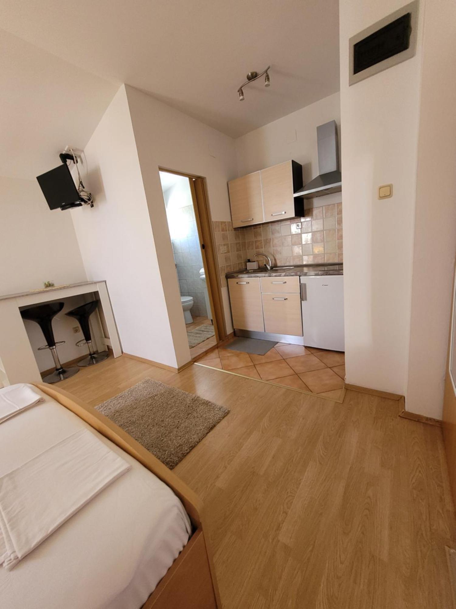 Apartmani Tonci Pag Pag Town Exteriör bild